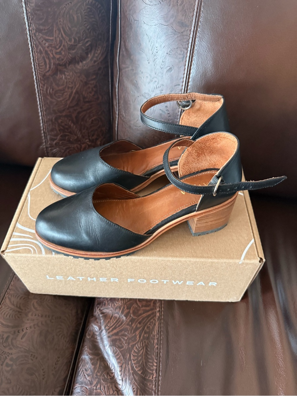 Women’s Patina brand heeled Mary Jane black shoes 8.5